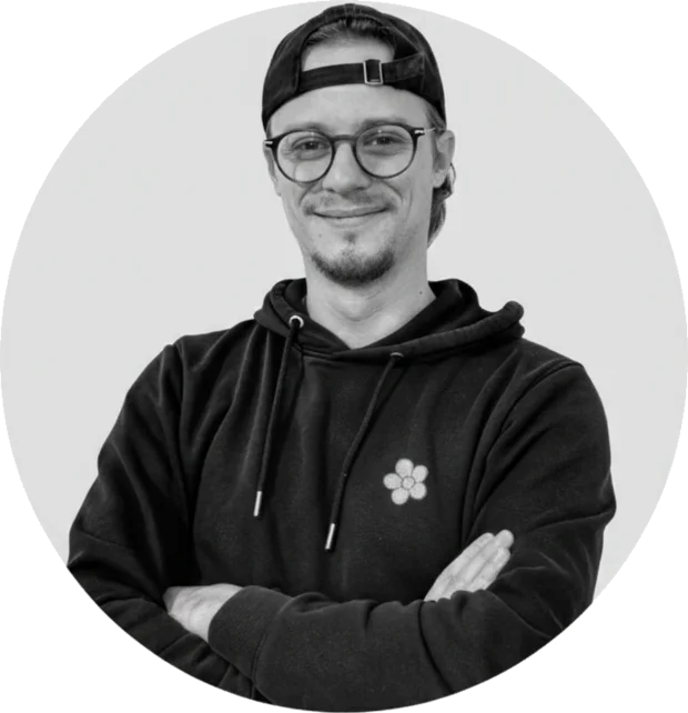 Portrait de Loïc Entressangle, développeur web et mobile freelance à Paris
